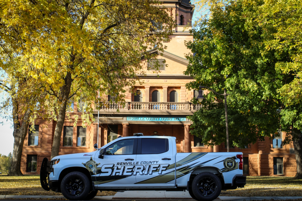 Sheriff squad vehicle in front of courthouse